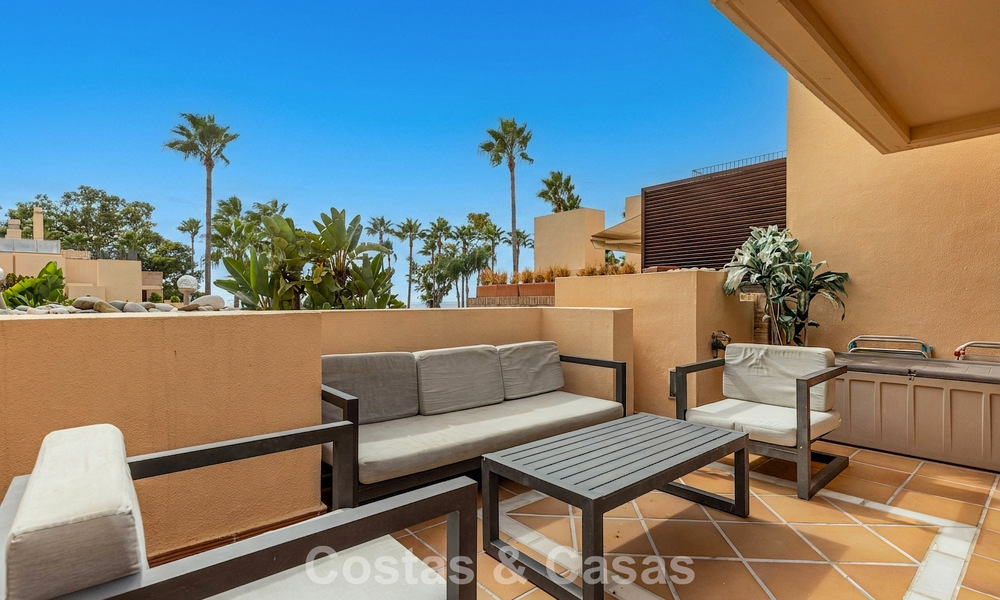 Modern penthouse te koop in een eerstelijnsstrandcomplex aan de New Golden Mile tussen Marbella en Estepona 805404