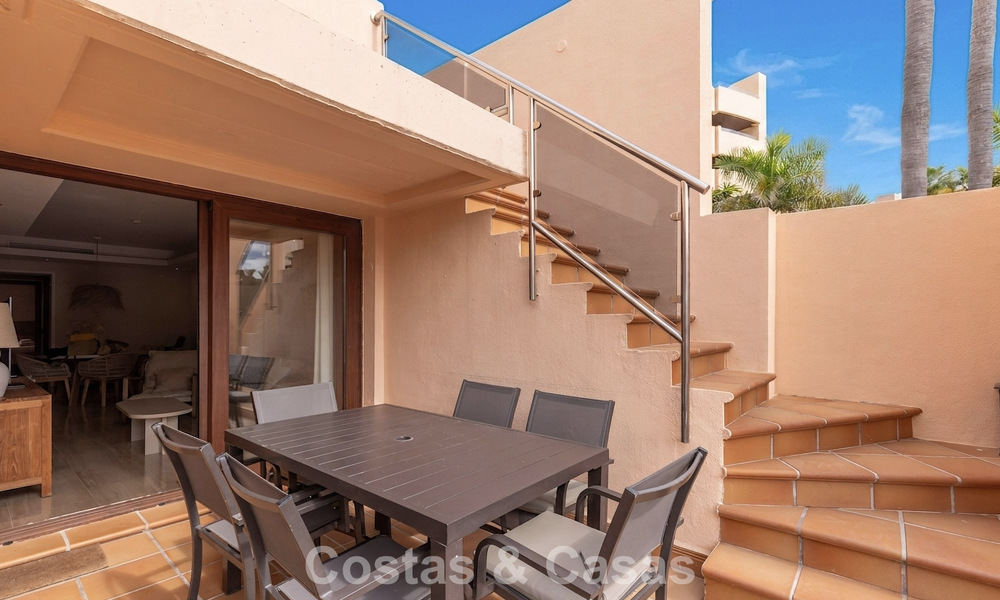 Modern penthouse te koop in een eerstelijnsstrandcomplex aan de New Golden Mile tussen Marbella en Estepona 805407