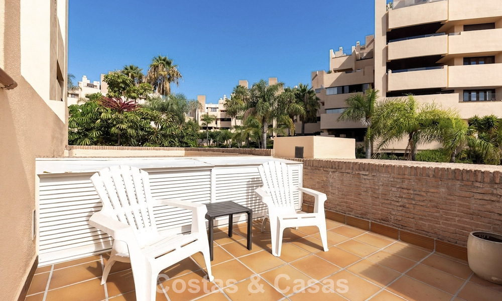Modern penthouse te koop in een eerstelijnsstrandcomplex aan de New Golden Mile tussen Marbella en Estepona 805408
