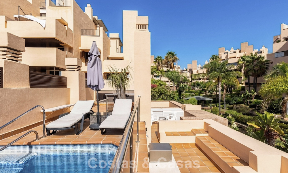 Modern penthouse te koop in een eerstelijnsstrandcomplex aan de New Golden Mile tussen Marbella en Estepona 805409