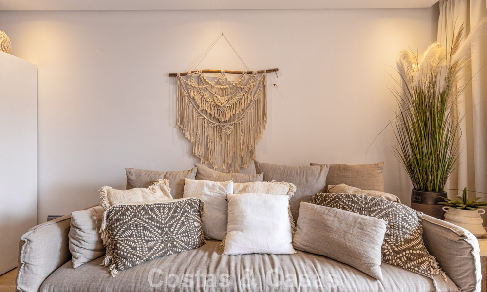 Modern penthouse te koop in een eerstelijnsstrandcomplex aan de New Golden Mile tussen Marbella en Estepona 805411
