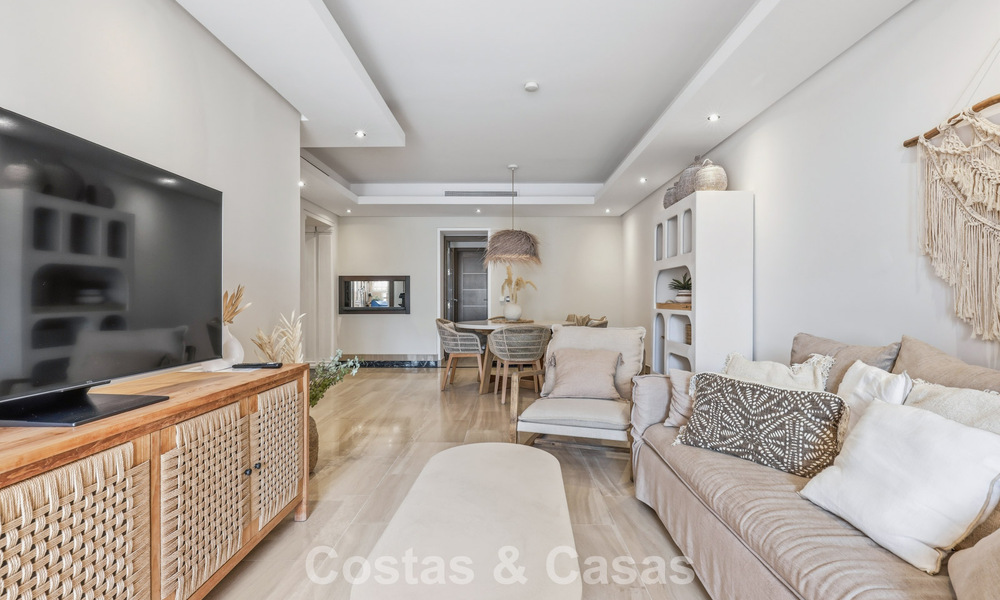 Modern penthouse te koop in een eerstelijnsstrandcomplex aan de New Golden Mile tussen Marbella en Estepona 805412