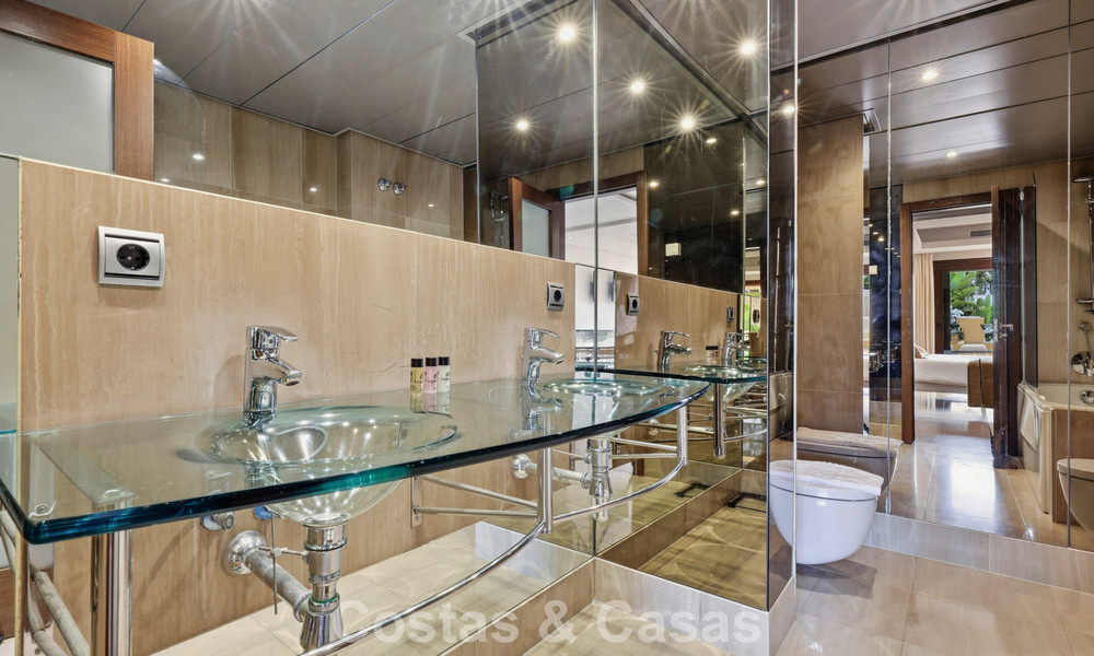 Modern penthouse te koop in een eerstelijnsstrandcomplex aan de New Golden Mile tussen Marbella en Estepona 805417