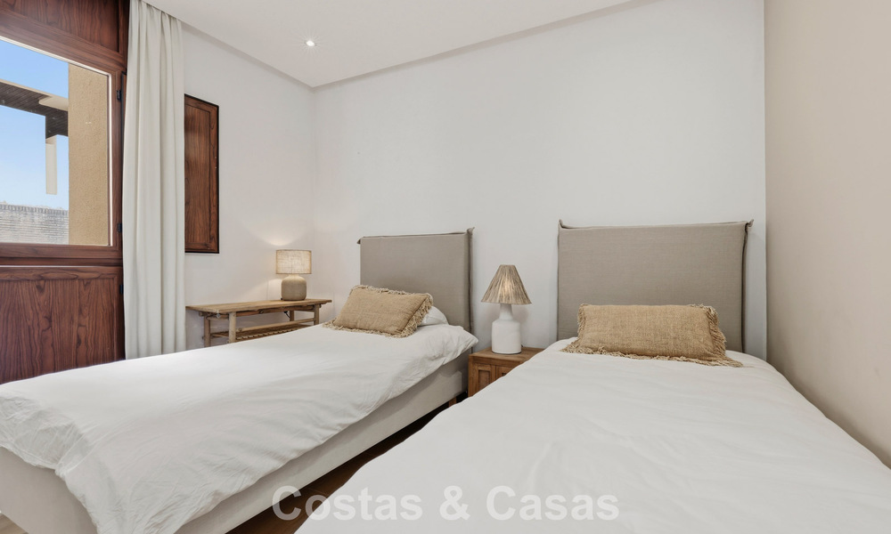 Modern penthouse te koop in een eerstelijnsstrandcomplex aan de New Golden Mile tussen Marbella en Estepona 805423