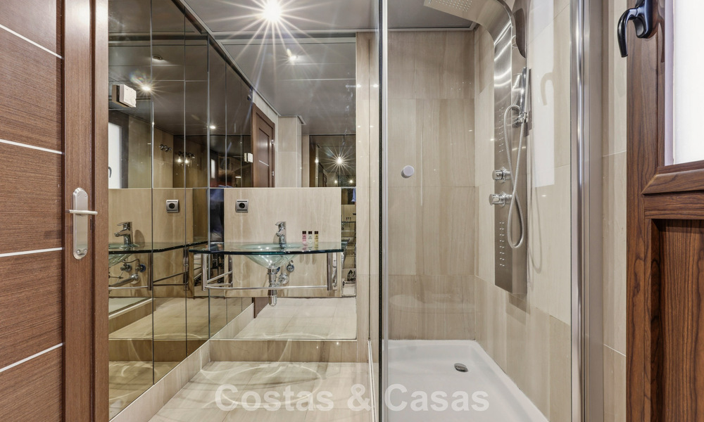 Modern penthouse te koop in een eerstelijnsstrandcomplex aan de New Golden Mile tussen Marbella en Estepona 805426