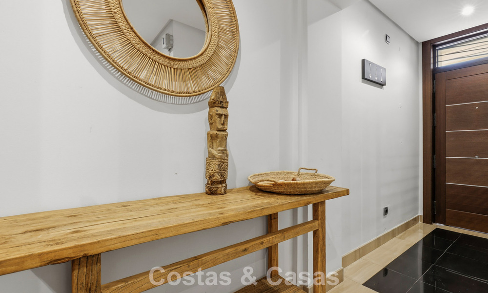 Modern penthouse te koop in een eerstelijnsstrandcomplex aan de New Golden Mile tussen Marbella en Estepona 805428