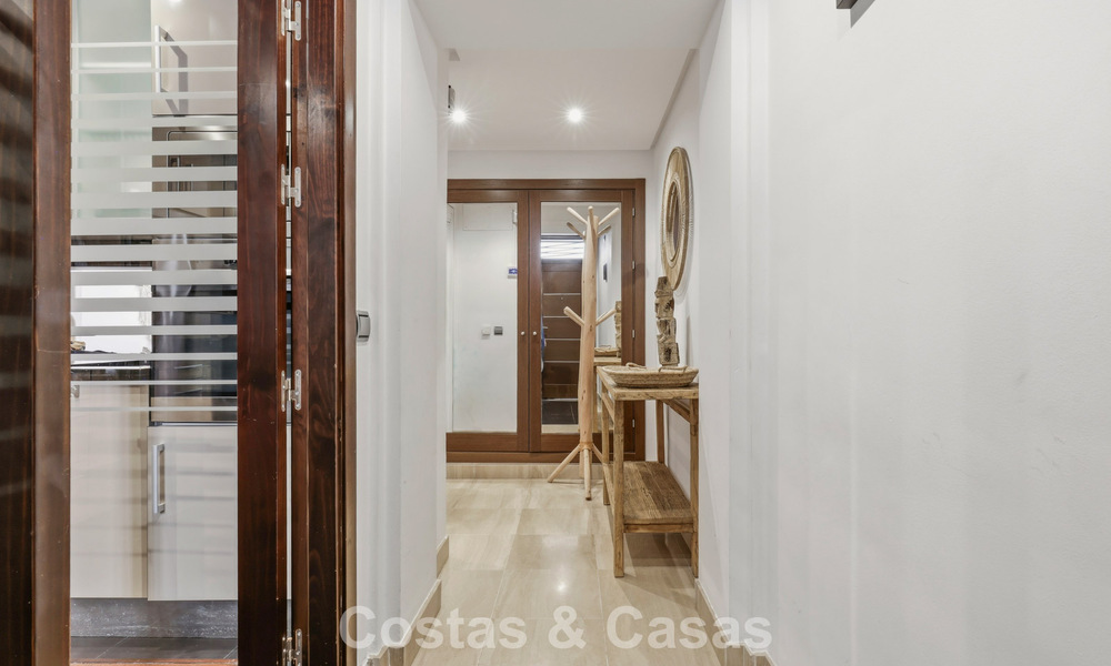Modern penthouse te koop in een eerstelijnsstrandcomplex aan de New Golden Mile tussen Marbella en Estepona 805429