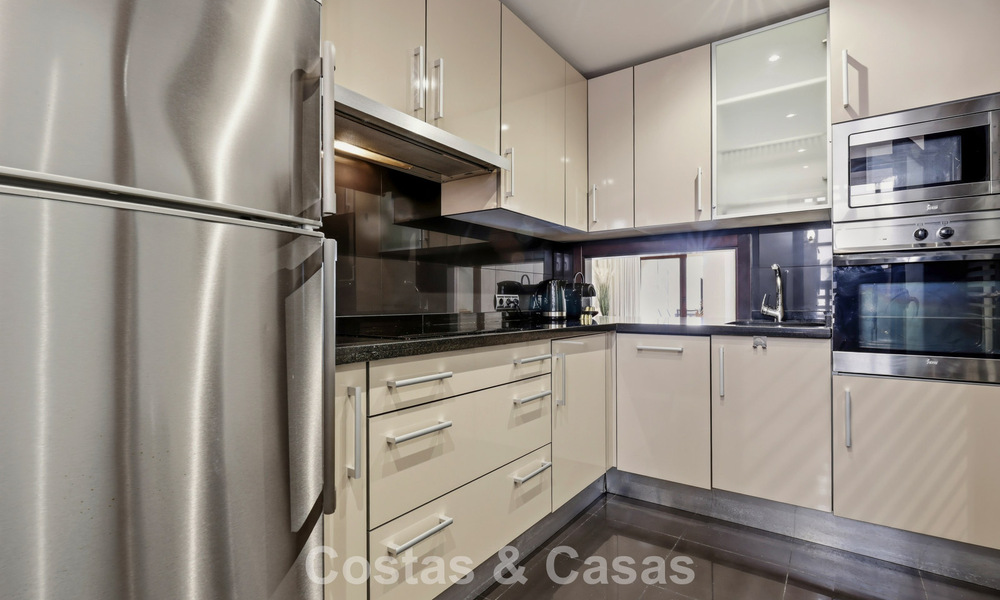 Modern penthouse te koop in een eerstelijnsstrandcomplex aan de New Golden Mile tussen Marbella en Estepona 805430