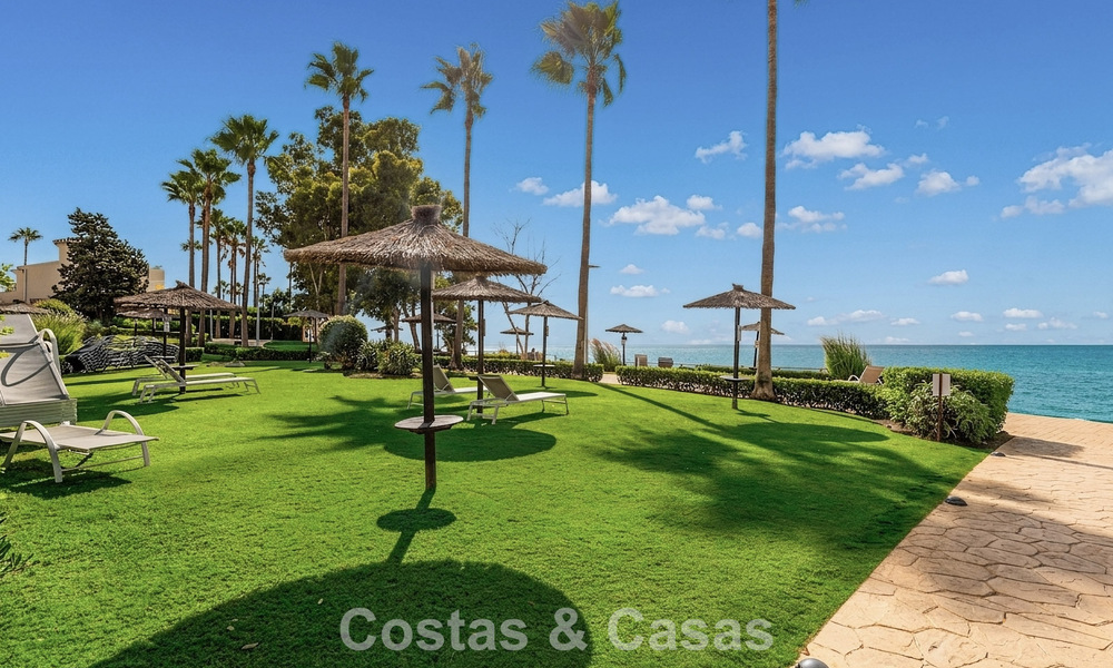 Modern penthouse te koop in een eerstelijnsstrandcomplex aan de New Golden Mile tussen Marbella en Estepona 805449