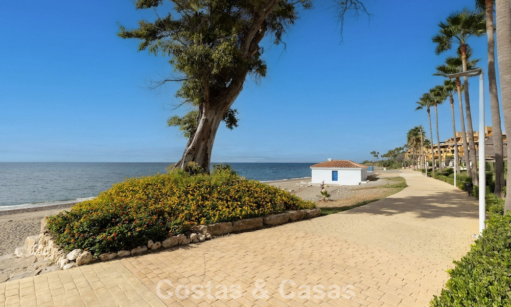 Modern penthouse te koop in een eerstelijnsstrandcomplex aan de New Golden Mile tussen Marbella en Estepona 805450