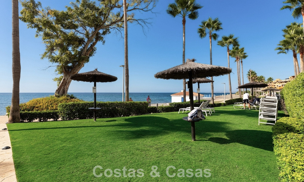 Modern penthouse te koop in een eerstelijnsstrandcomplex aan de New Golden Mile tussen Marbella en Estepona 805451