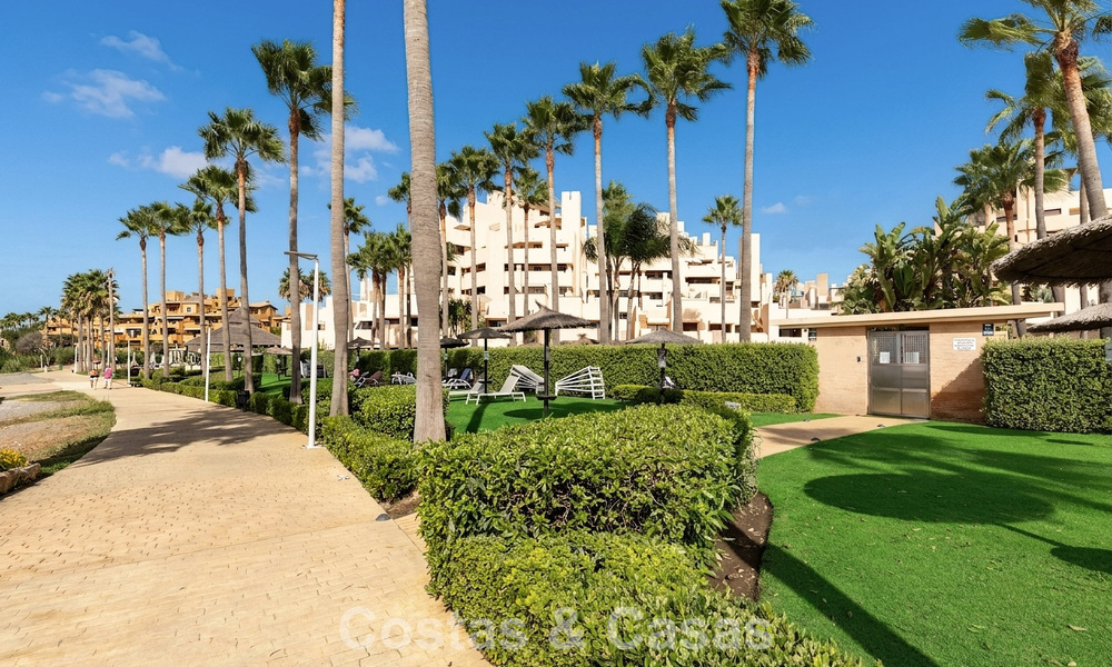 Modern penthouse te koop in een eerstelijnsstrandcomplex aan de New Golden Mile tussen Marbella en Estepona 805453