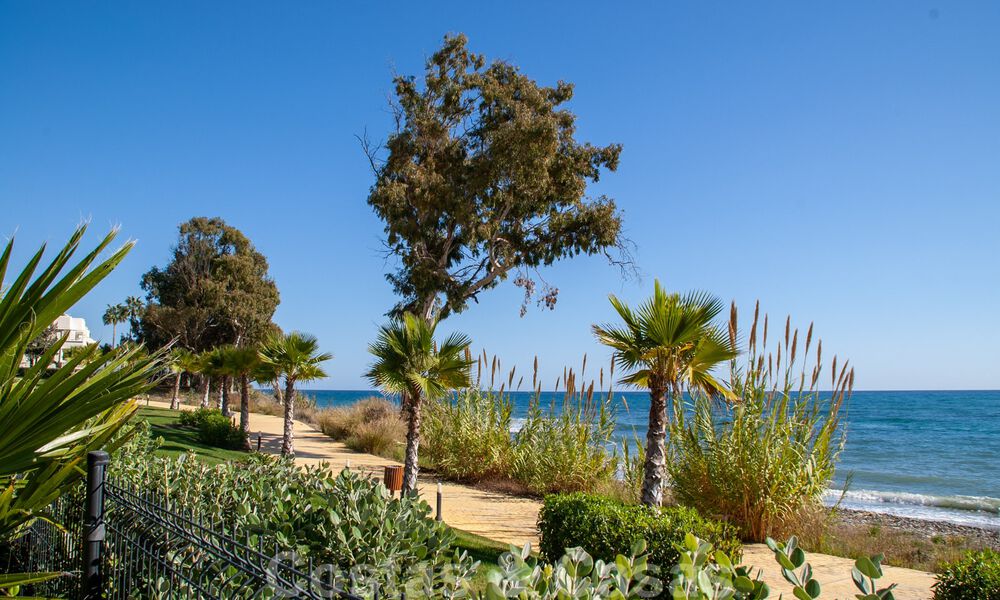 Modern penthouse te koop in een eerstelijnsstrandcomplex aan de New Golden Mile tussen Marbella en Estepona 805460