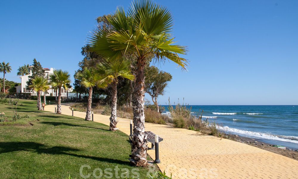 Modern penthouse te koop in een eerstelijnsstrandcomplex aan de New Golden Mile tussen Marbella en Estepona 805461