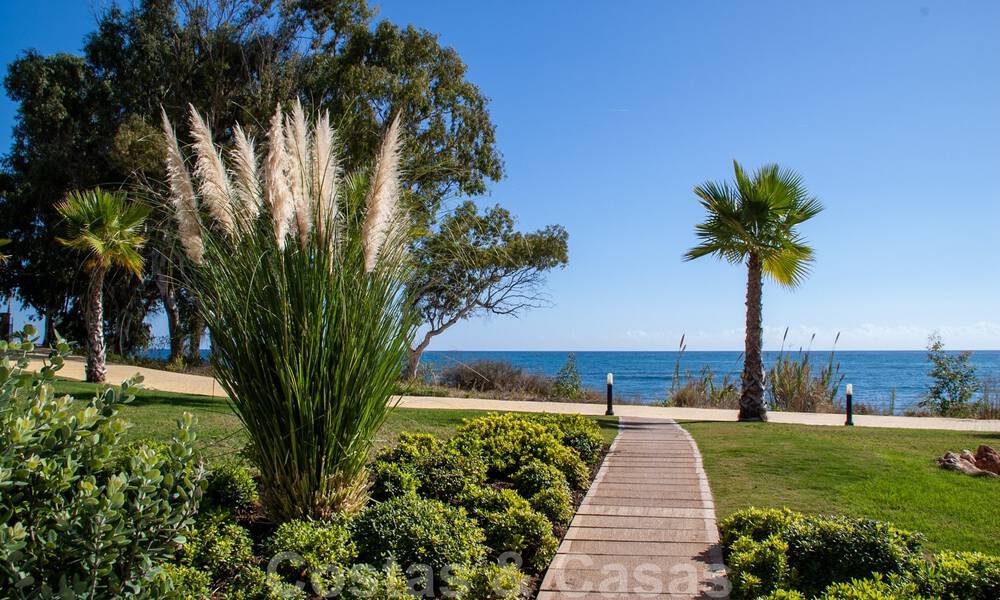 Modern penthouse te koop in een eerstelijnsstrandcomplex aan de New Golden Mile tussen Marbella en Estepona 805462