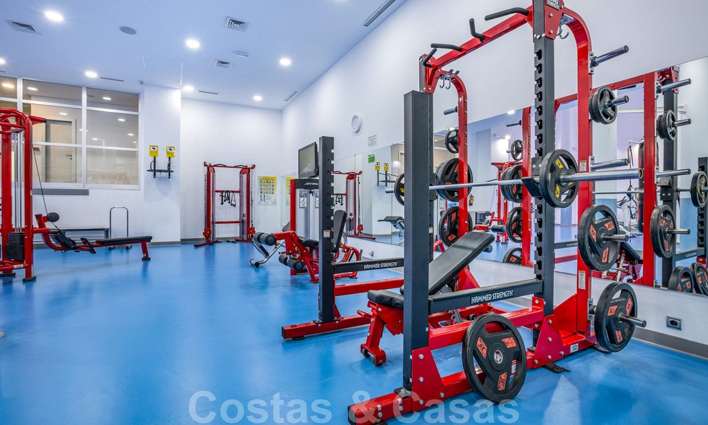 Modern penthouse te koop in een eerstelijnsstrandcomplex aan de New Golden Mile tussen Marbella en Estepona 805467