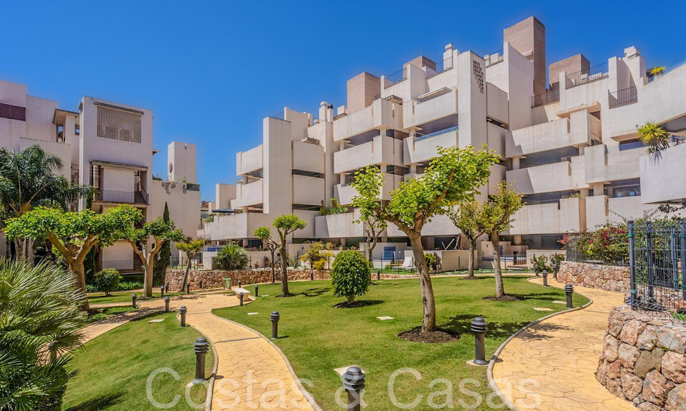 Modern penthouse te koop in een eerstelijnsstrandcomplex aan de New Golden Mile tussen Marbella en Estepona 805472