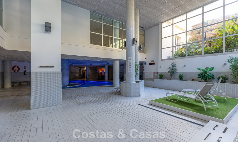 Modern penthouse te koop in een eerstelijnsstrandcomplex aan de New Golden Mile tussen Marbella en Estepona 805474