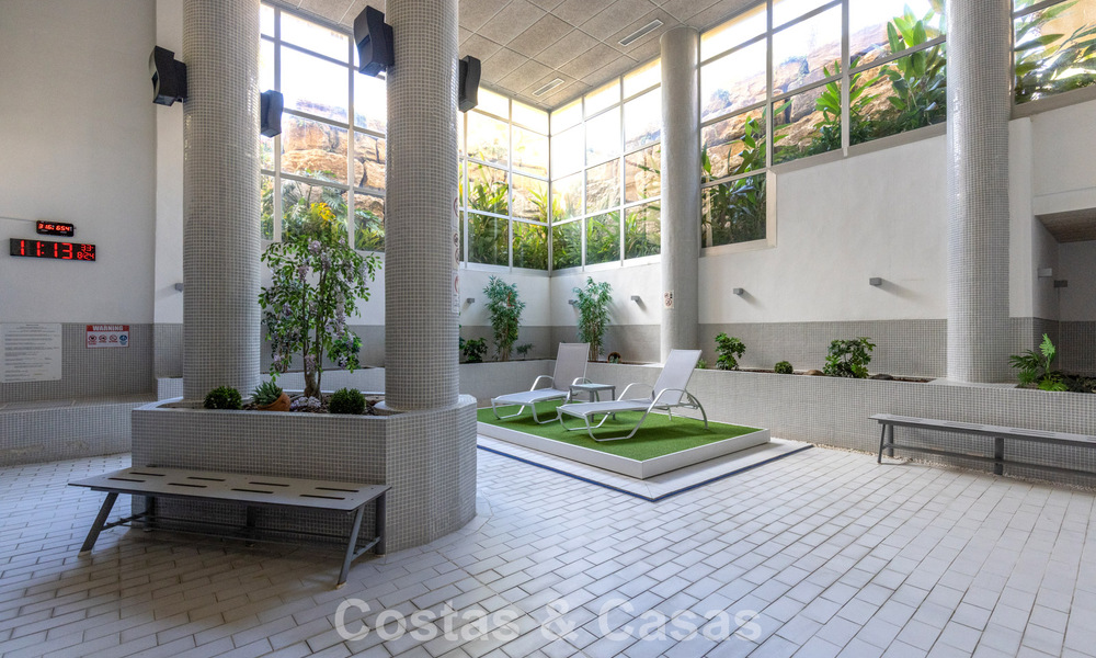 Modern penthouse te koop in een eerstelijnsstrandcomplex aan de New Golden Mile tussen Marbella en Estepona 805476