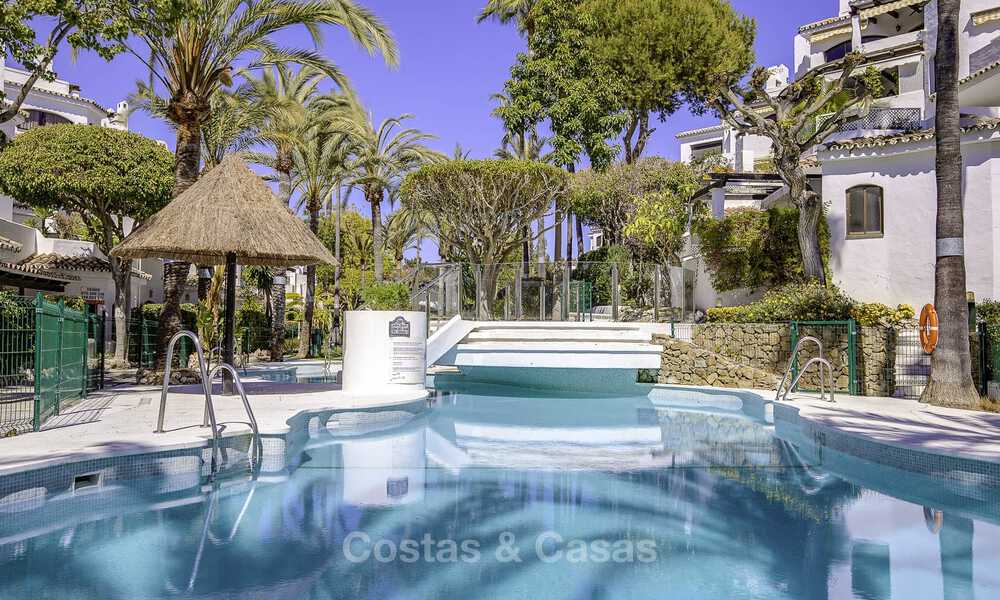 Appartementen te koop in een eerstelijns strandcomplex in Elviria, Oost-Marbella 805153