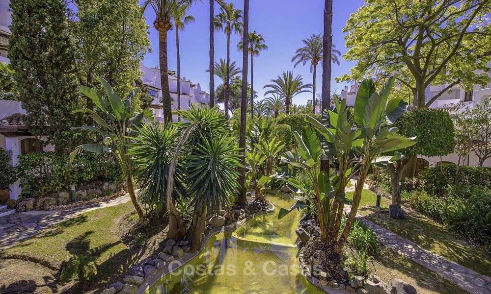 Appartementen te koop in een eerstelijns strandcomplex in Elviria, Oost-Marbella 805155