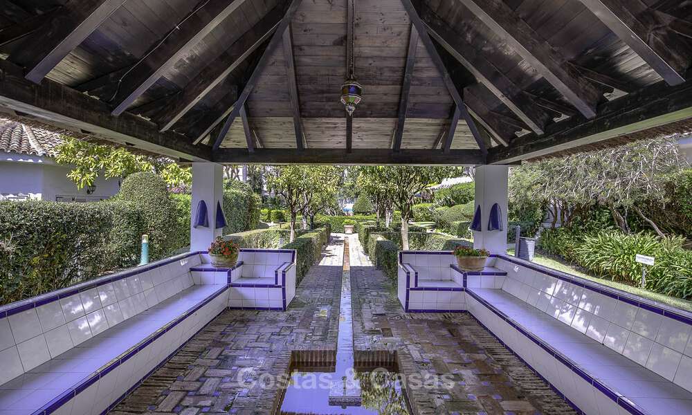 Appartementen te koop in een eerstelijns strandcomplex in Elviria, Oost-Marbella 805156