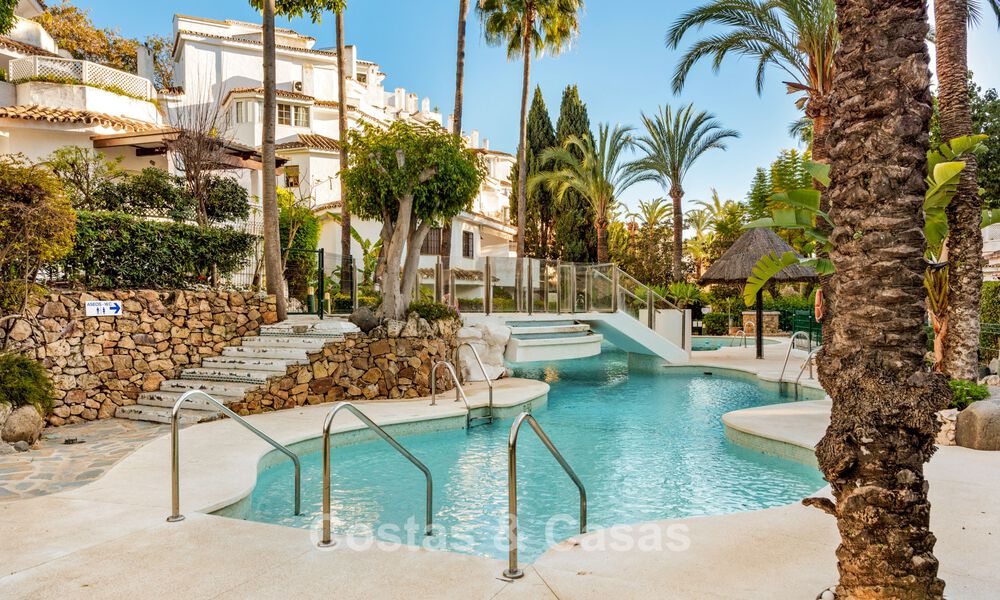 Appartementen te koop in “Golden Beach” een eerstelijns strandcomplex in Elviria, Oost-Marbella 805249