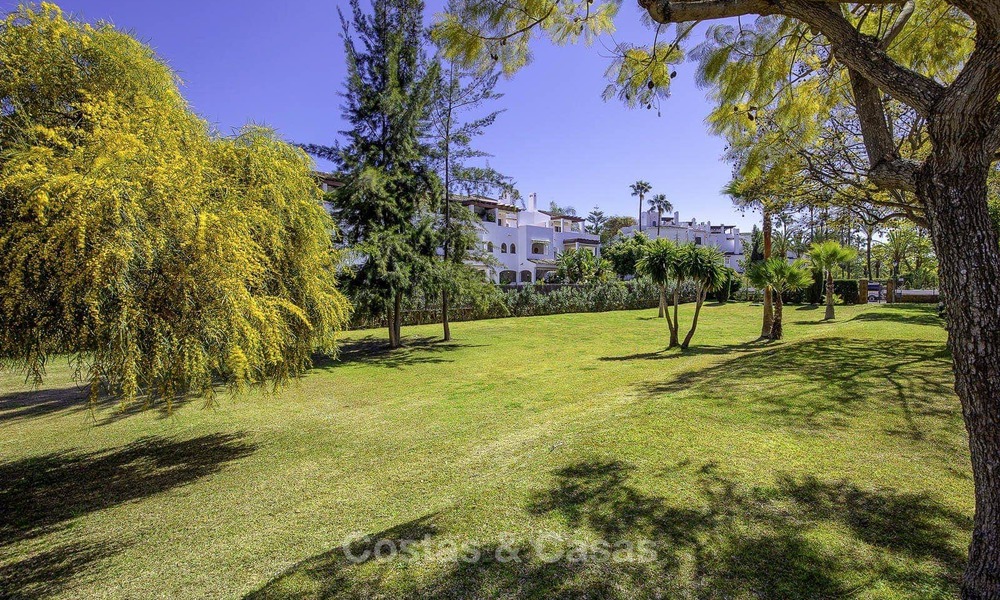 Appartementen te koop in “Golden Beach” een eerstelijns strandcomplex in Elviria, Oost-Marbella 805270