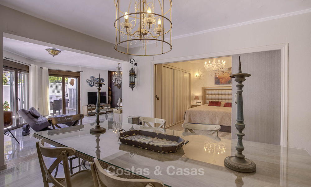 Appartementen te koop in “Golden Beach” een eerstelijns strandcomplex in Elviria, Oost-Marbella 805276