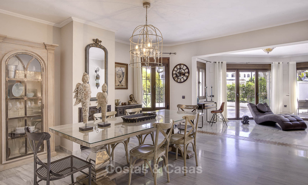 Appartementen te koop in “Golden Beach” een eerstelijns strandcomplex in Elviria, Oost-Marbella 805277