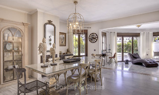 Appartementen te koop in “Golden Beach” een eerstelijns strandcomplex in Elviria, Oost-Marbella 805277 