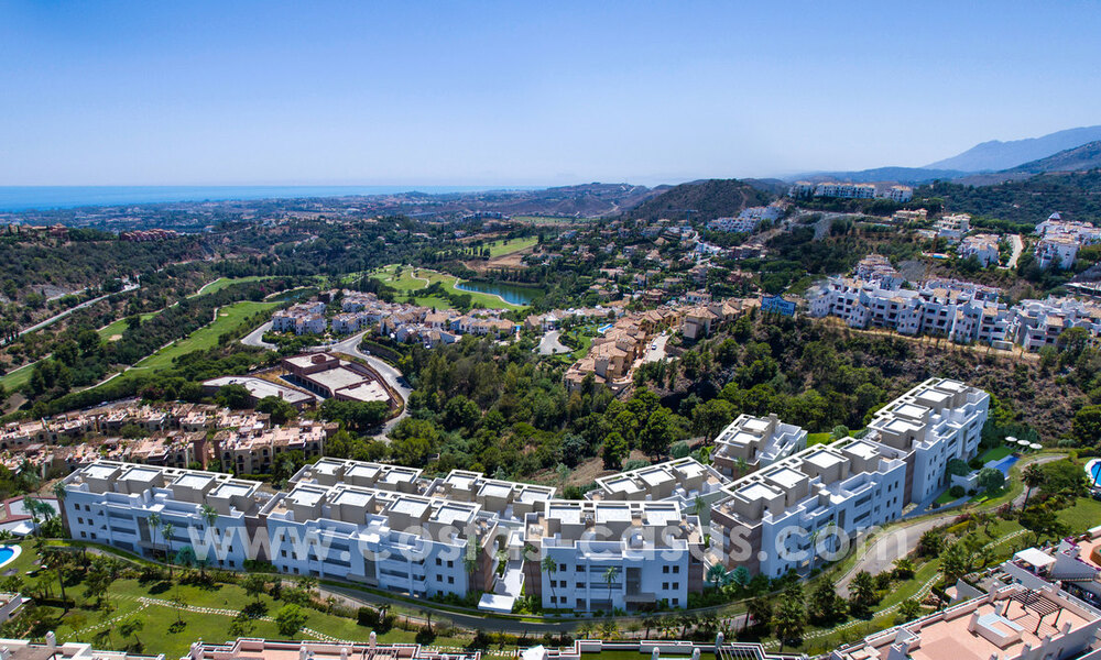 Moderne luxe appartementen te koop met zeezicht in Botanic, een beveiligde urbanisatie in Benahavis - Marbella 805479