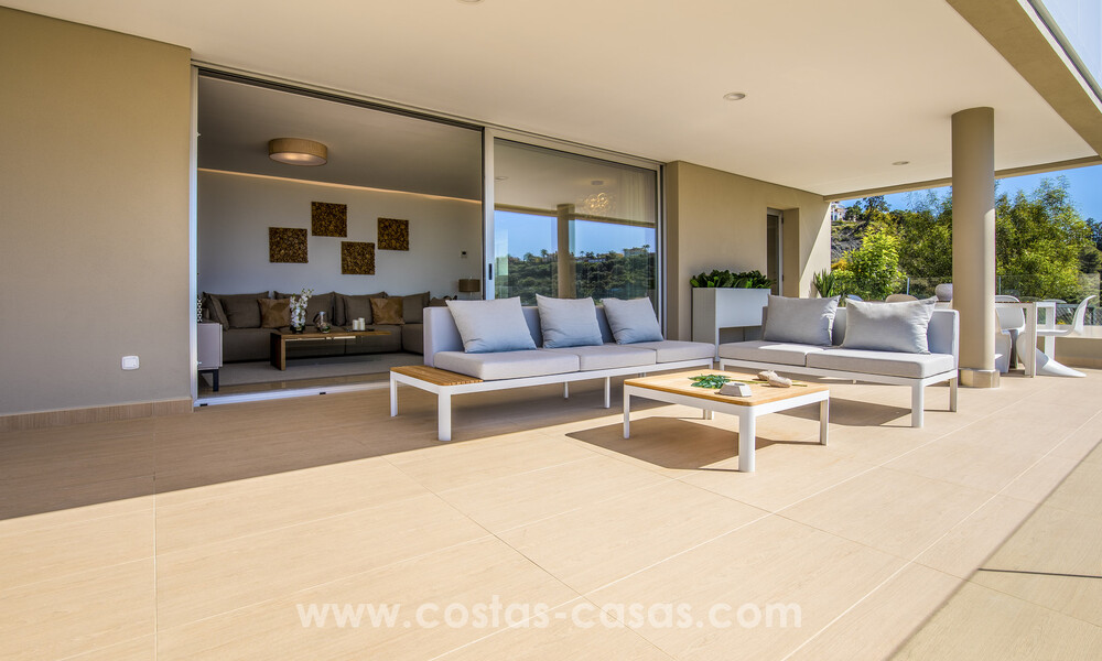 Moderne luxe appartementen te koop met zeezicht in Botanic, een beveiligde urbanisatie in Benahavis - Marbella 805482