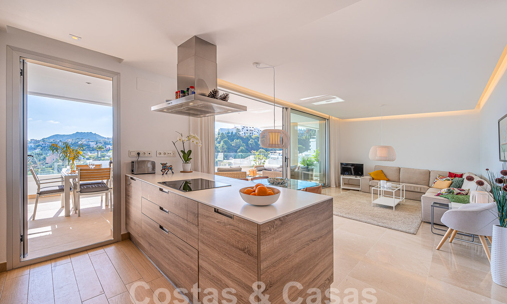 Moderne luxe appartementen te koop met zeezicht in Botanic, een beveiligde urbanisatie in Benahavis - Marbella 805489