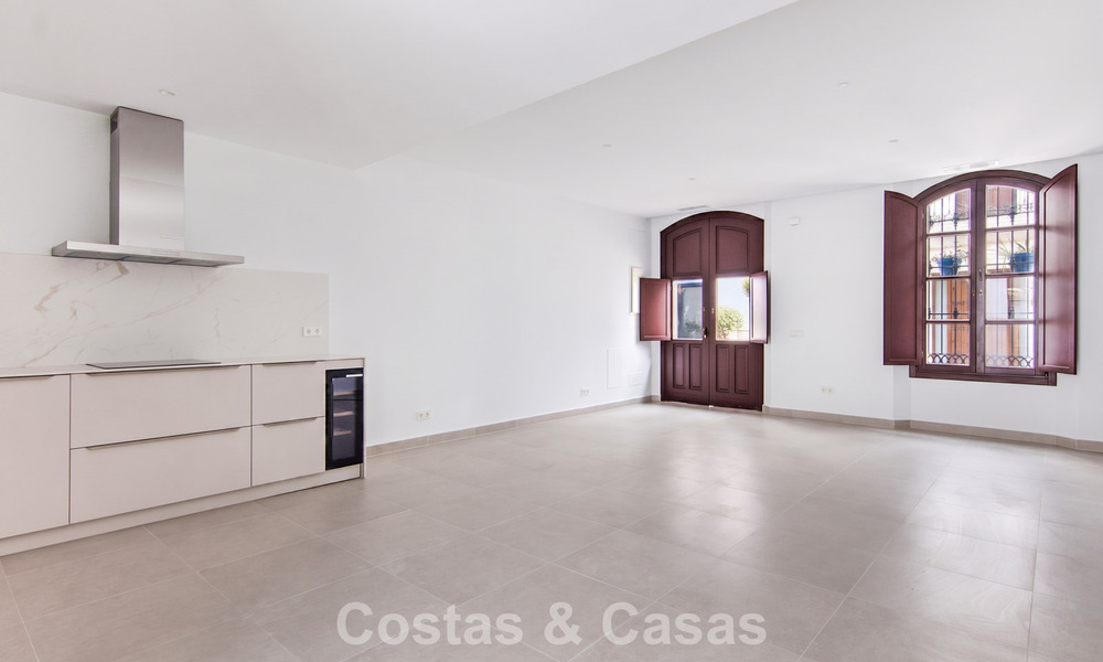 5 exclusieve geschakelde woningen te koop in het charmant oud-centrum van Estepona 805620