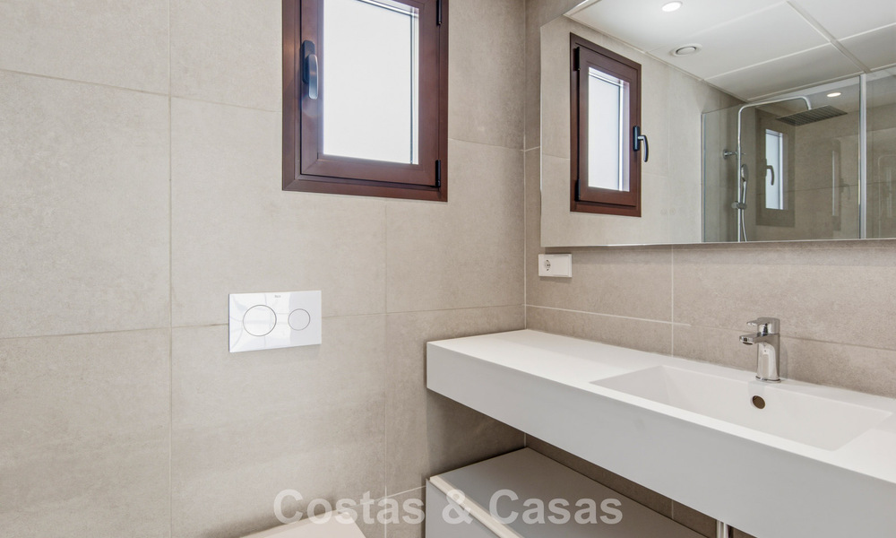 5 exclusieve geschakelde woningen te koop in het charmant oud-centrum van Estepona 805629