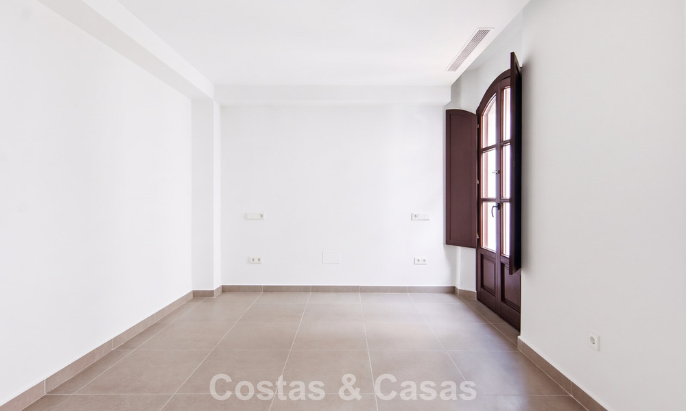 5 exclusieve geschakelde woningen te koop in het charmant oud-centrum van Estepona 805636