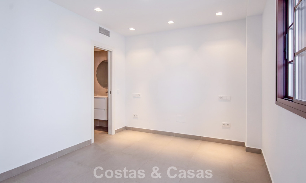 5 exclusieve geschakelde woningen te koop in het charmant oud-centrum van Estepona 805638