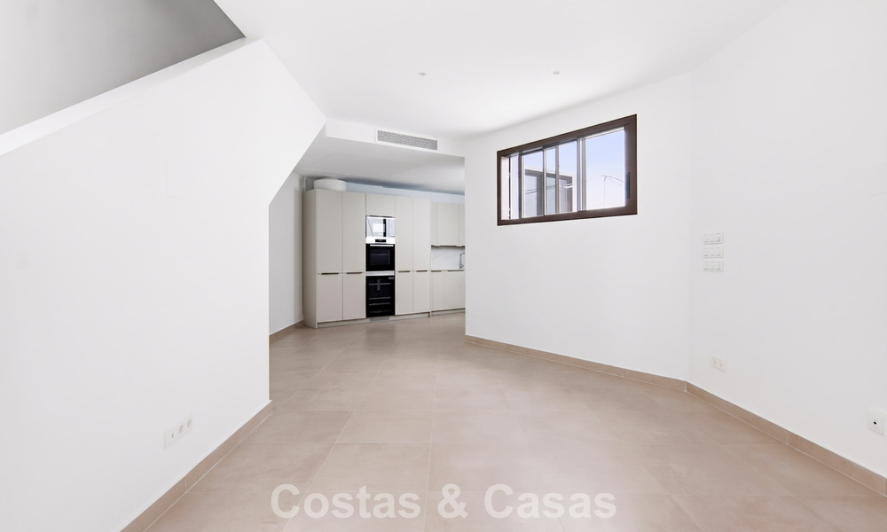 5 exclusieve geschakelde woningen te koop in het charmant oud-centrum van Estepona 805641