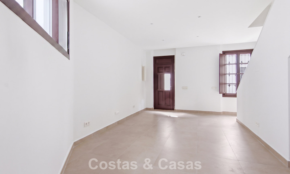 5 exclusieve geschakelde woningen te koop in het charmant oud-centrum van Estepona 805643