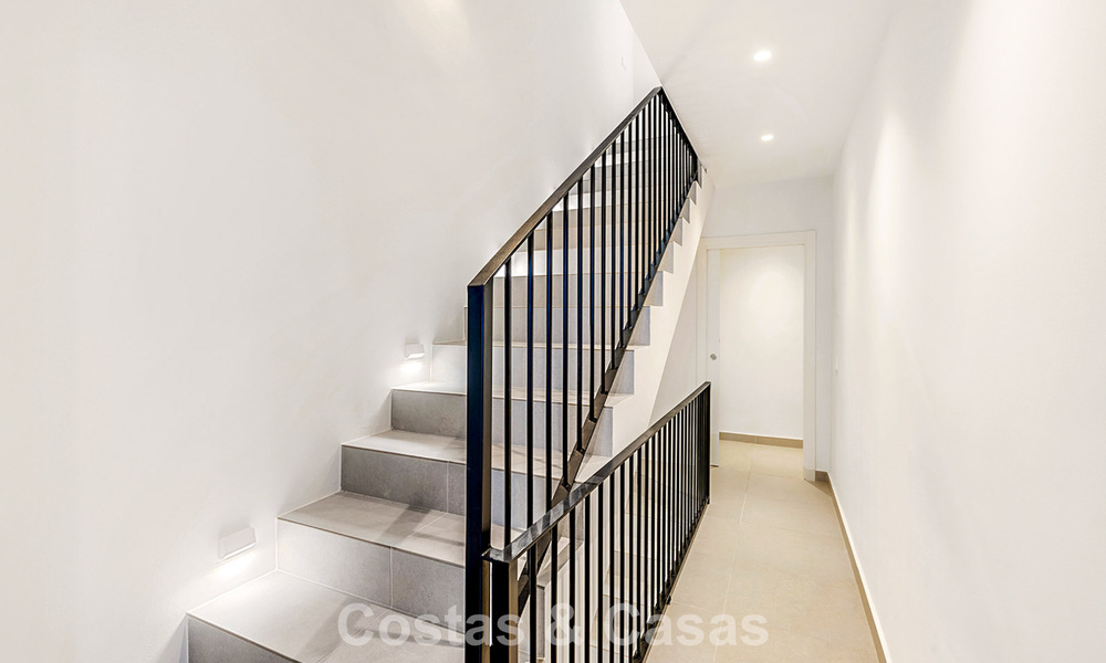 5 exclusieve geschakelde woningen te koop in het charmant oud-centrum van Estepona 805650