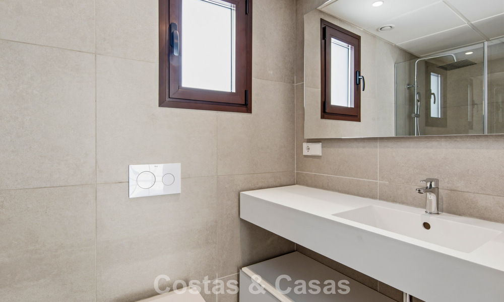 5 exclusieve geschakelde woningen te koop in het charmant oud-centrum van Estepona 805673