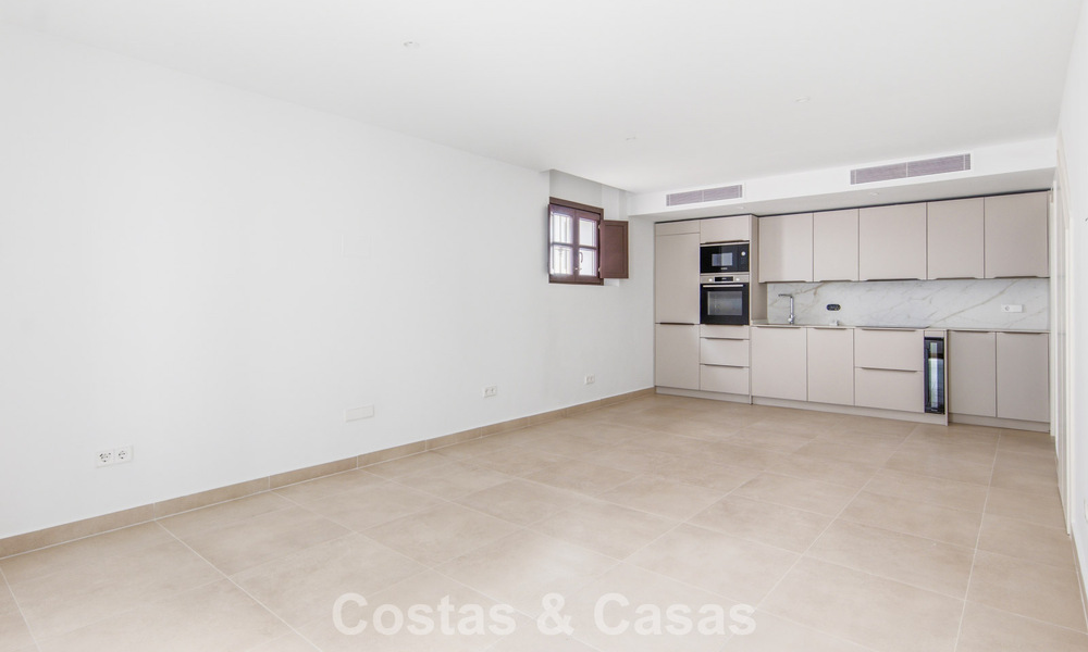 5 exclusieve geschakelde woningen te koop in het charmant oud-centrum van Estepona 805687