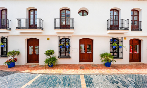 5 exclusieve geschakelde woningen te koop in het charmant oud-centrum van Estepona 806306