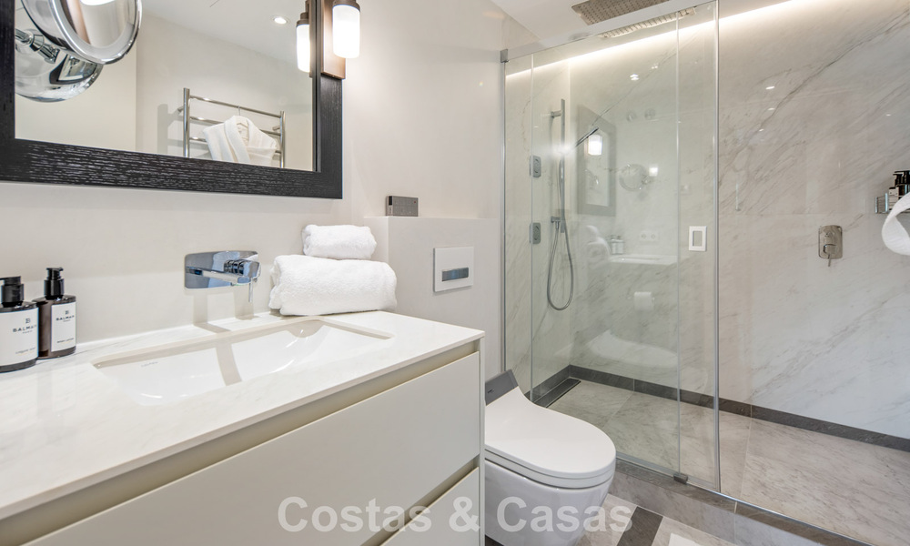 Luxueus gerenoveerd 3-slaapkamer appartement te koop in Puente Romano, op Marbella’s Golden Mile 805738