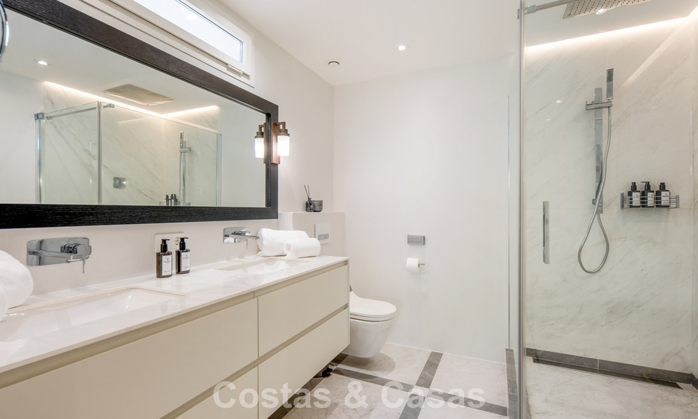 Luxueus gerenoveerd 3-slaapkamer appartement te koop in Puente Romano, op Marbella’s Golden Mile 805757