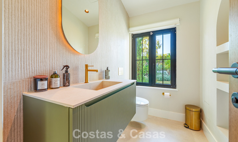 Luxueuze, gelijkvloerse villa met verwarmd zwembad te koop, beachside nabij Puerto Banus en San Pedro, Marbella 805780