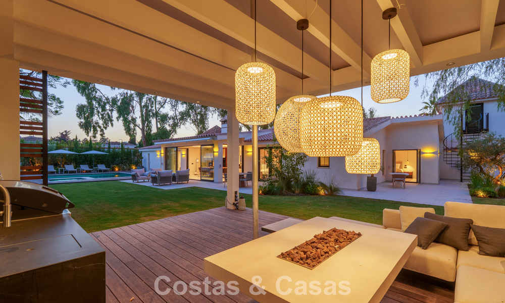 Luxueuze, gelijkvloerse villa met verwarmd zwembad te koop, beachside nabij Puerto Banus en San Pedro, Marbella 805786