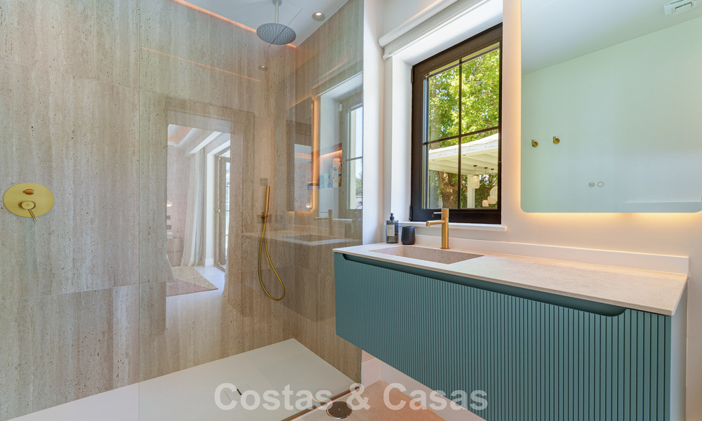 Luxueuze, gelijkvloerse villa met verwarmd zwembad te koop, beachside nabij Puerto Banus en San Pedro, Marbella 805811