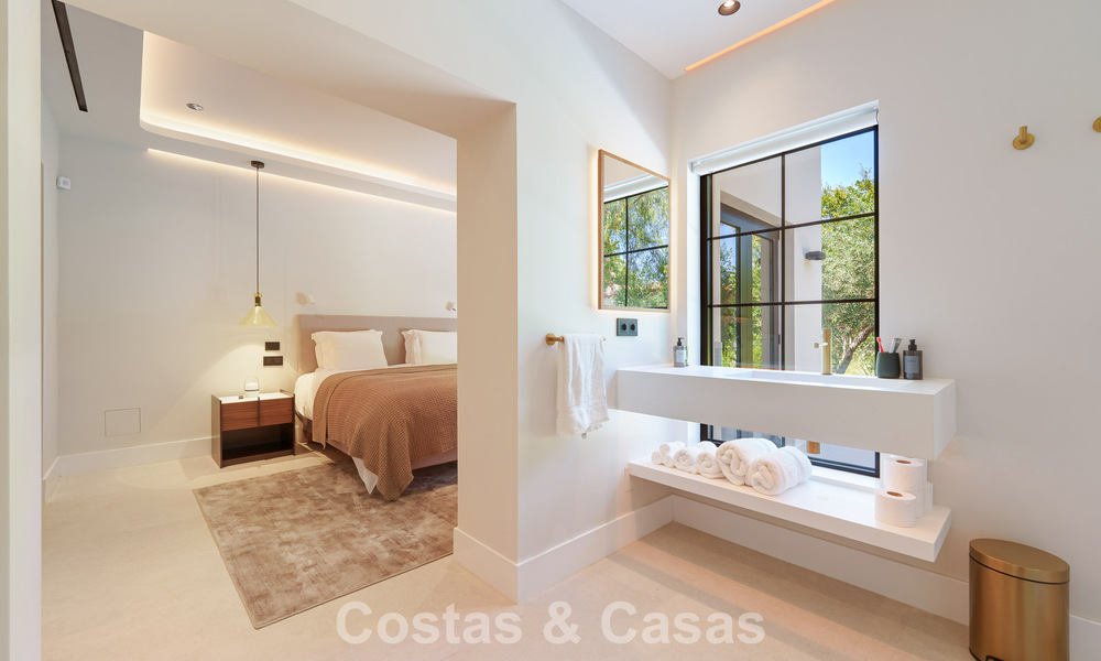Luxueuze, gelijkvloerse villa met verwarmd zwembad te koop, beachside nabij Puerto Banus en San Pedro, Marbella 805814